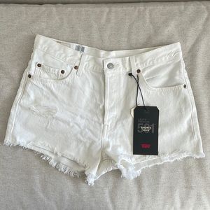 Levi’s Premium Women’s Mid Rise Shorts! NWT - size 29